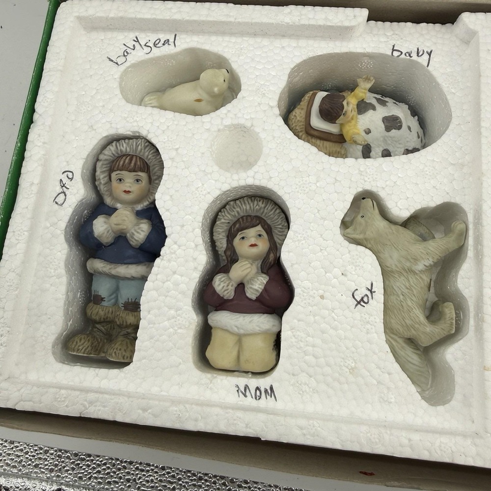 House Of Lloyd Christmas Around The World Arctic Nativity All In Tact Box - Picture 6 of 16